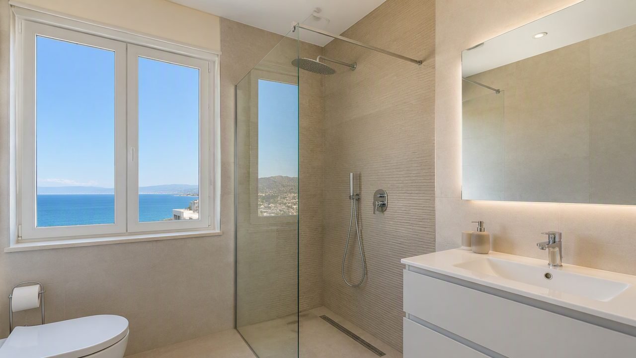 Renovated bathroom in a Lungomare apartment